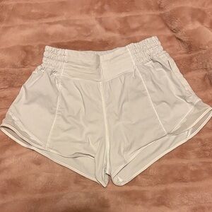 Lululemon Women's Hotty Hot High-Rise Lined Short 2.5" White size 4
